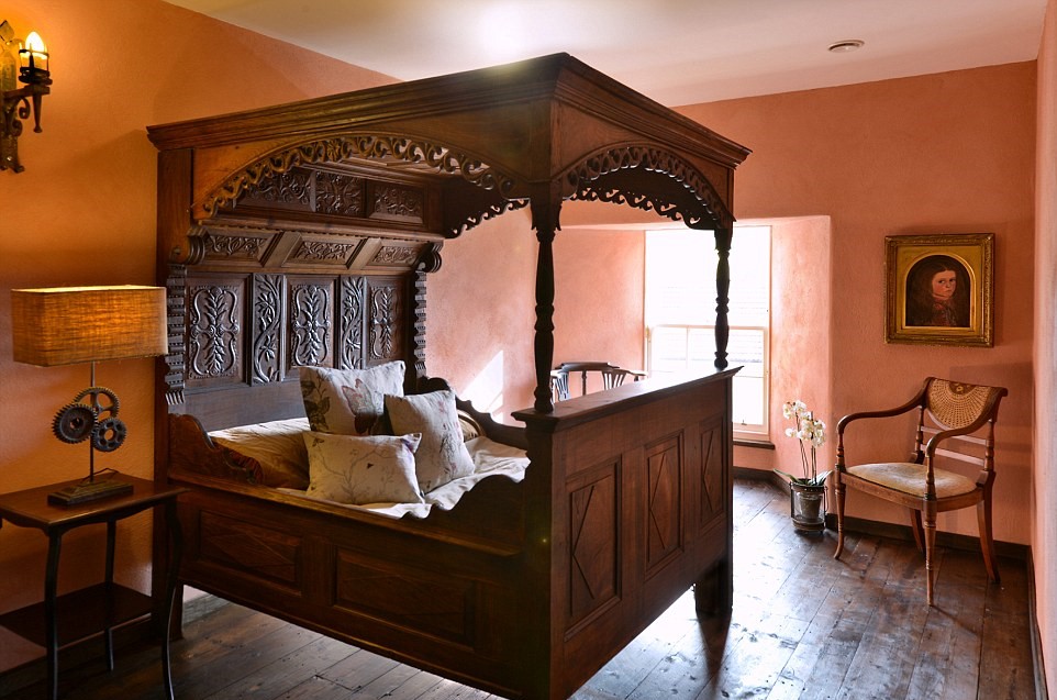 Bedroom inside Johnstone Castle