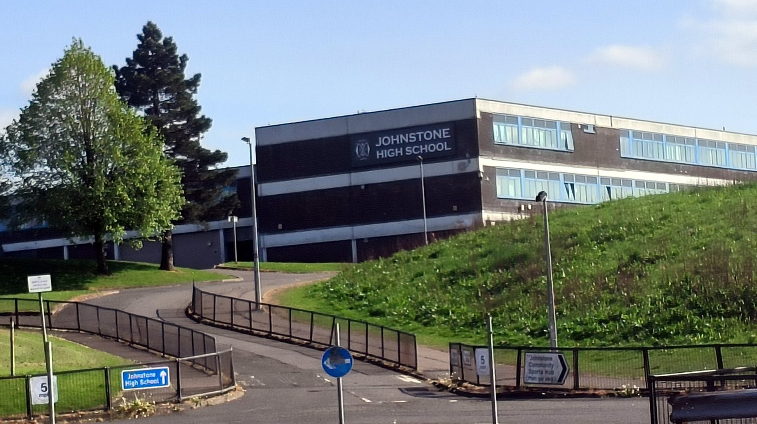 Four hurt after incident at Johnstone High School Renfrewshire News