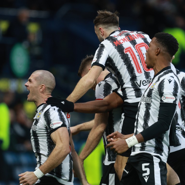 Saints celebrate taking the lead.