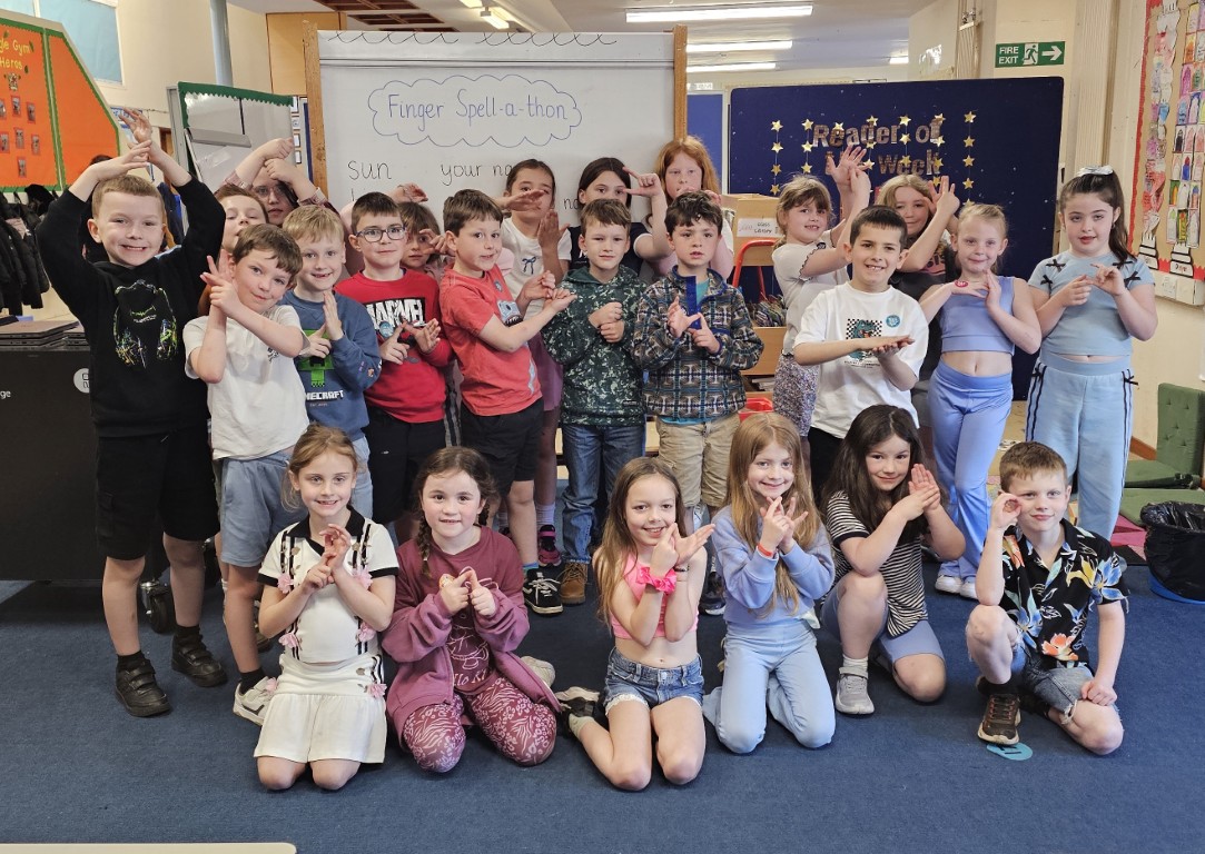 Kilbarchan pupils support deaf classmate with BSL spelling bee