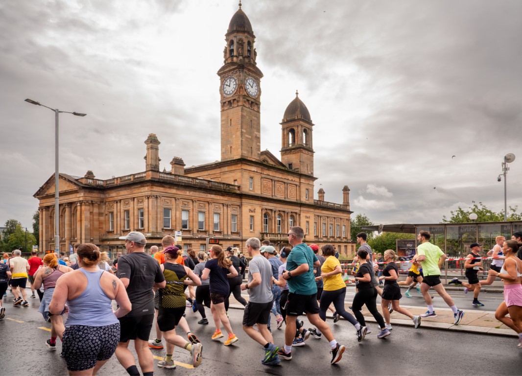 Paisley 10k runners in Paisley town centre