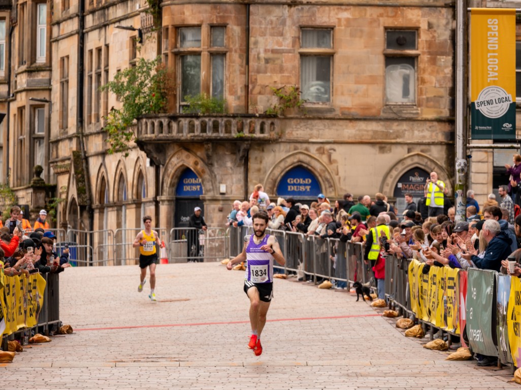 Leading runner at Paisley 10k 2026